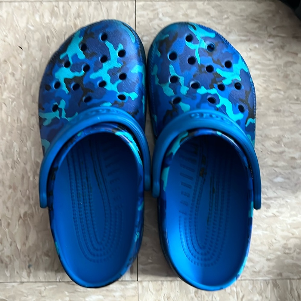 Boys used blue army crocs